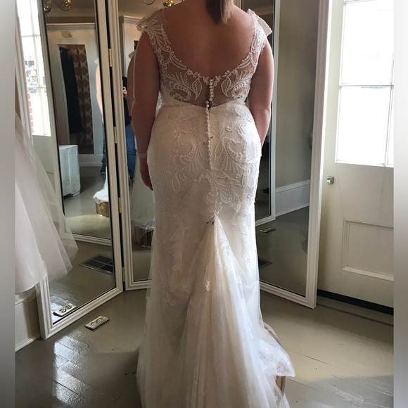 Wedding dress - Picture 5 of 6